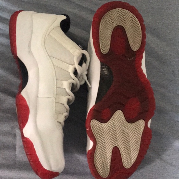 Jordan 11 Retro Low - Picture 2 of 5